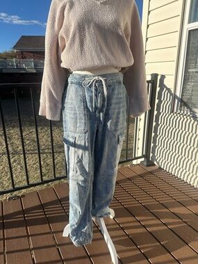 American Eagle Outfitters Light Wash Blue Cargo Joggers